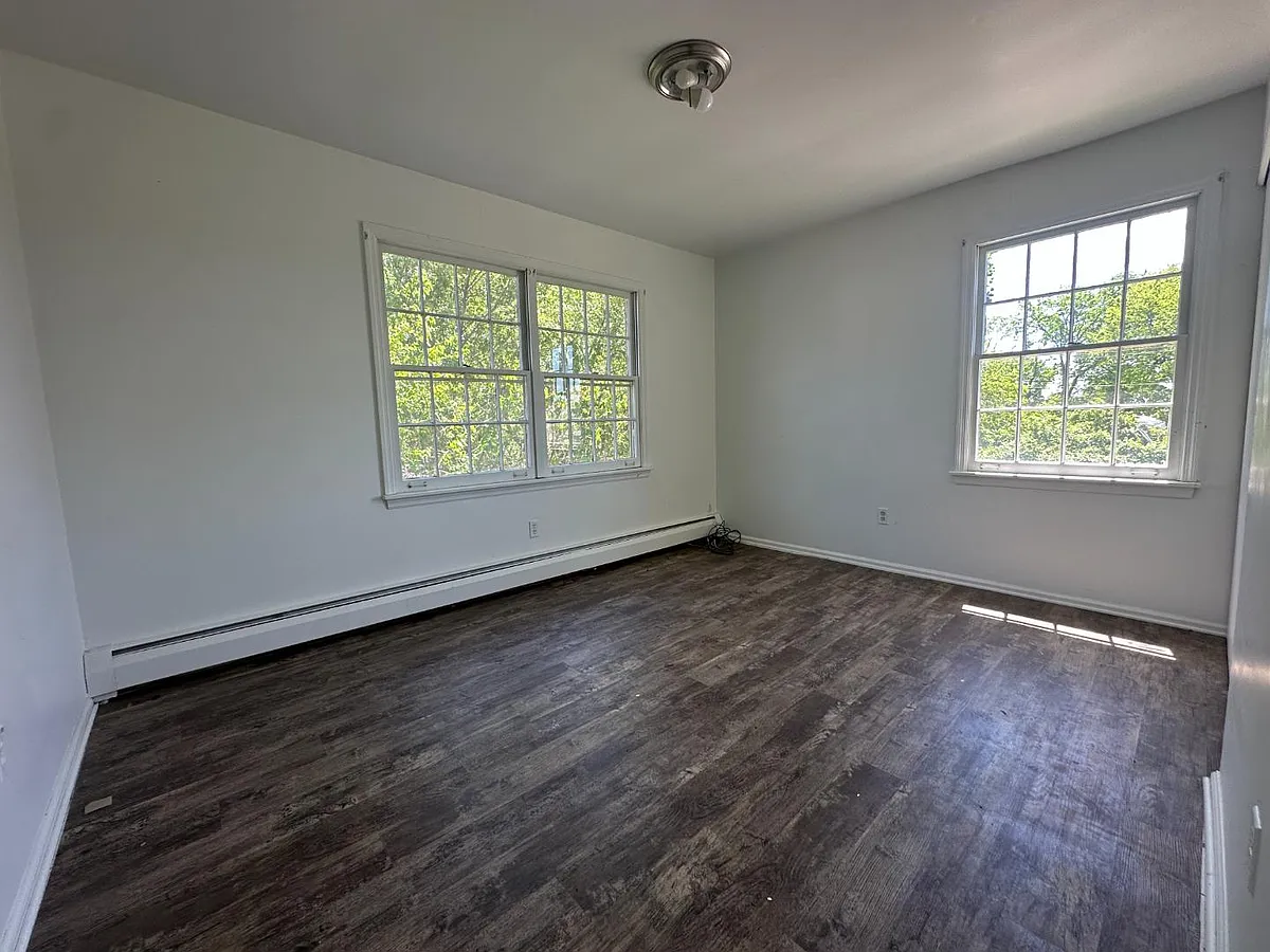 Unit Photo - 325 W High St #13