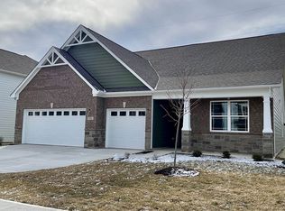 5818 Flat Hill Dr, Greenfield, IN 46140