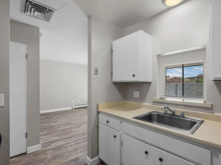 Heather Ridge - Beautiful Remodeled Apartments — Photo 21