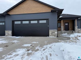 2109 S Red Oak Ave, Sioux Falls, SD 57110