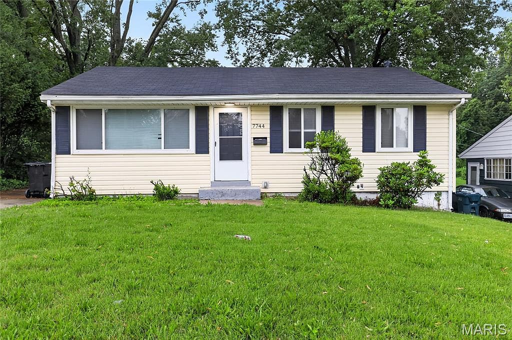 7744 Ellington Dr, Saint Louis, MO 63121 | Zillow