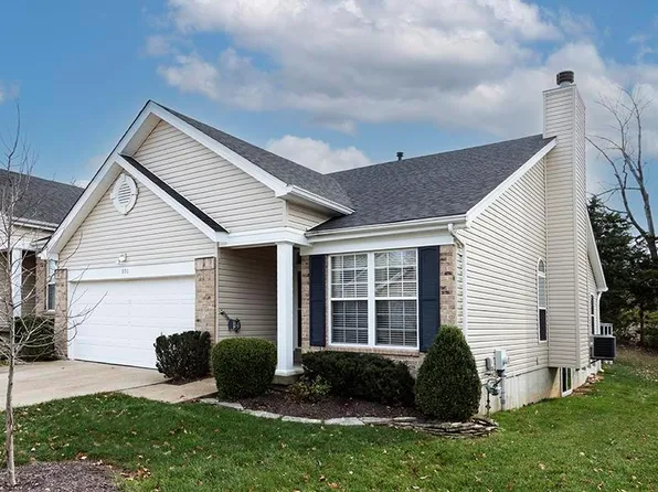 850 Whispering Village Cir, Ballwin, MO 63021