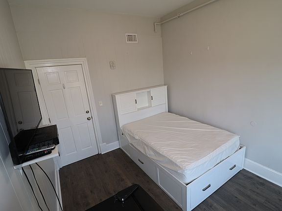 3rd image of 44 South St #3
