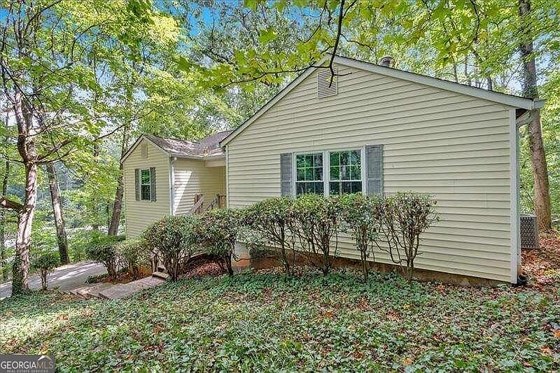 1st image of 2610 Kingswood Dr