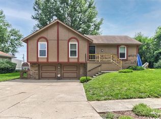 17013 E Cheyenne Dr, Independence, MO 64056