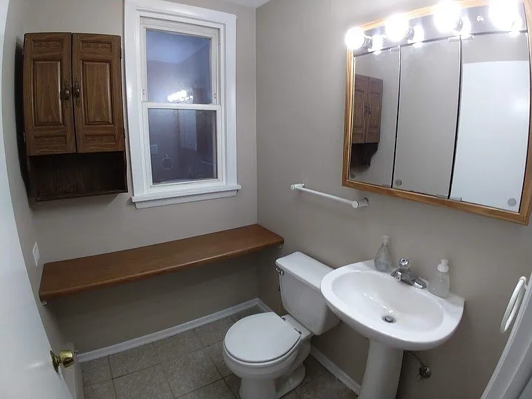 1447 W Henderson St — Photo 3