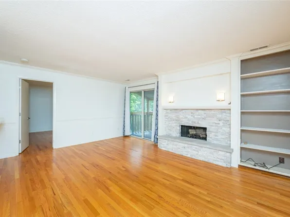 1235 66th St APT 37, Windsor Heights, IA 50324