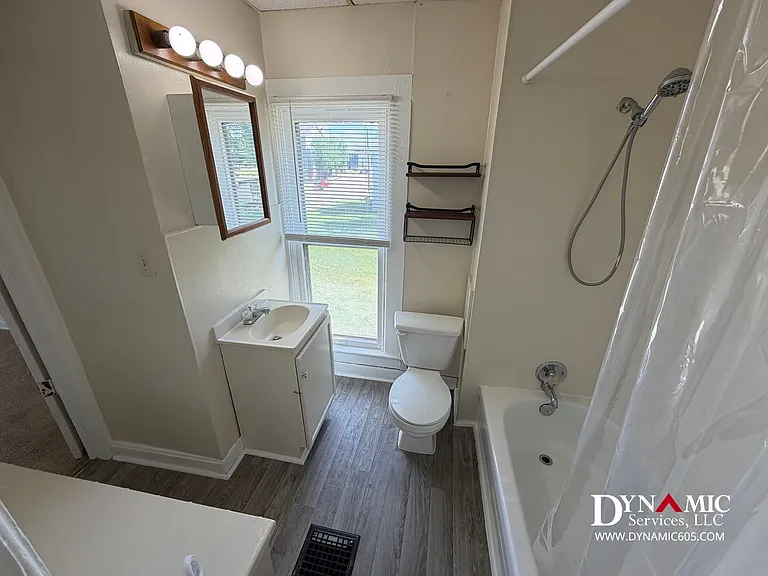 219 S Duluth Ave — Photo 9