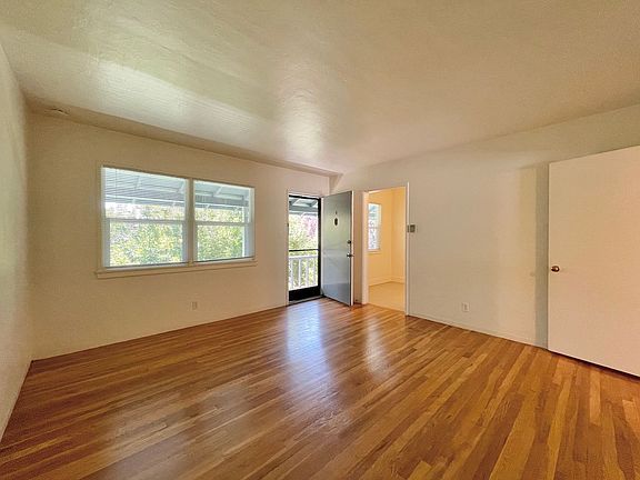 5th image of 328 51st St APT 5