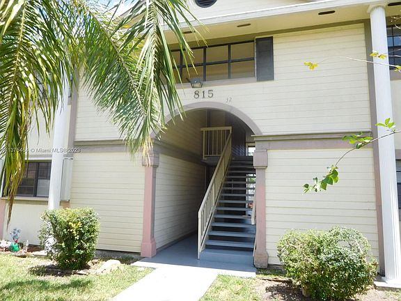 3rd image of 815 NE 199th St APT 202
