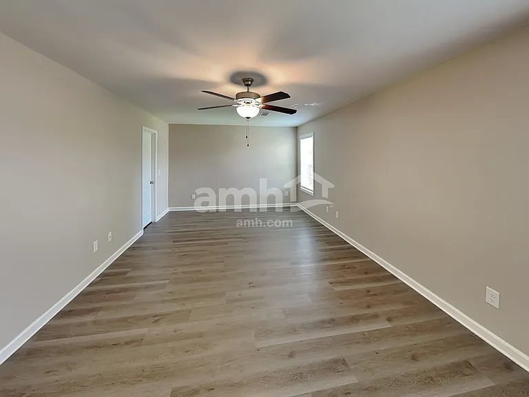 913 Beverly Ct — Photo 15