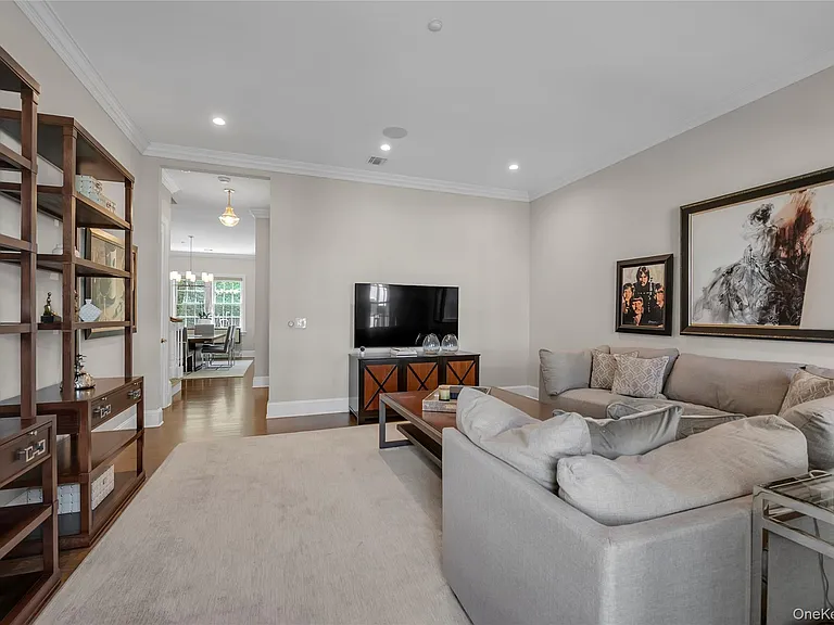 402 Grist Mill Cir — Photo 8