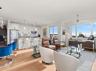 2409 Bevan Ave #Penthouse 403, Sidney, BC