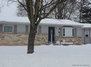 373 Dove Ln, Lapeer, MI 48446