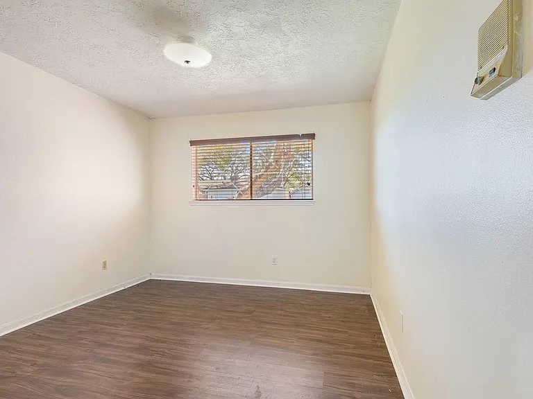 1006 Bolton Dr — Photo 20