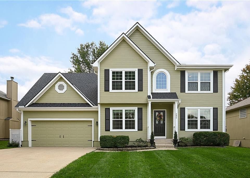 1st image of 242 NE Chateau Dr