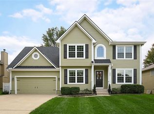 242 NE Chateau Dr, Blue Springs, MO 64014