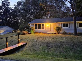 485 Hillcrest Rd, Grafton, WI 53024