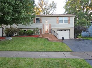 449 Pebbleview Dr, Rochester, NY 14612