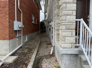 526 Hilson Ave #B, Ottawa, ON K1Z 6C8
