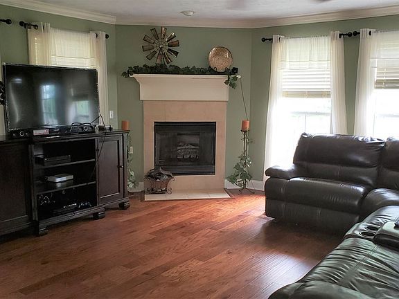3rd image of 250 John Martin Dr