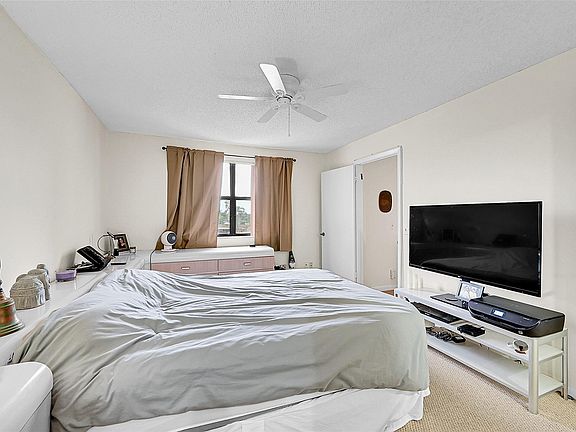 4th image of 2711 NW 104th Avenue #302