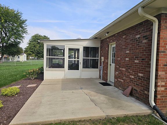 5th image of 303 Princeton Ln