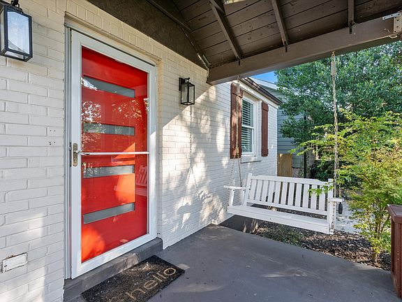 3rd image of 3204 Kinross Ave