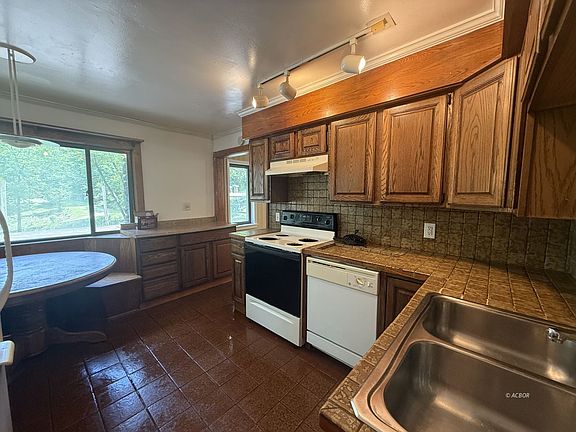 5th image of 6 Riverview Dr