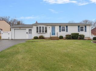 37 Oriole Ave, West Warwick, RI 02893
