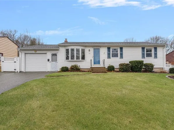 37 Oriole Ave, West Warwick, RI 02893