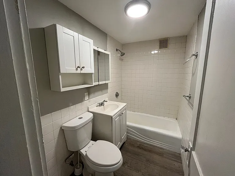 300 Washington St — Photo 22