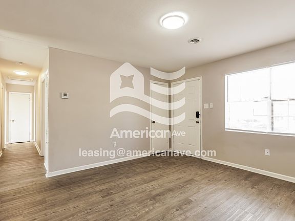1419706_004_living_room_14280548.jpg