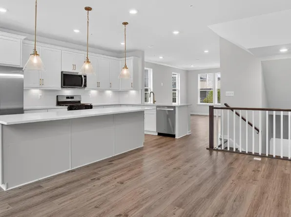 601 Ladywell St, Baltimore, MD 21220