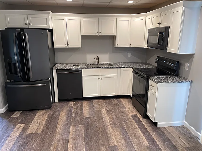 2457 Bainbridge Ave — Photo 2
