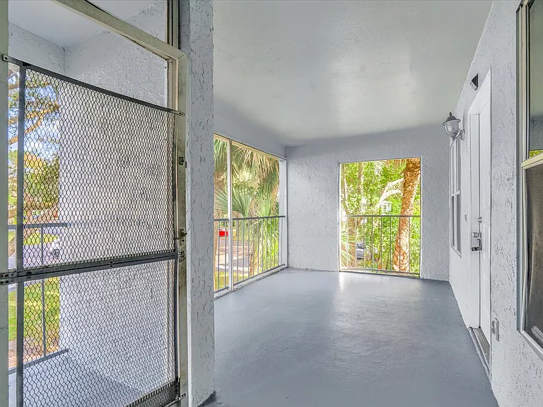 2405 Northlake Dr — Photo 17