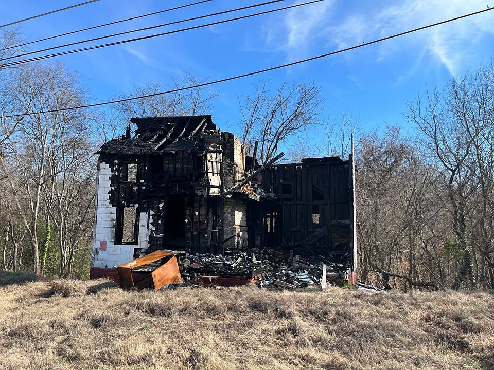 2nd image of 12 Allen St