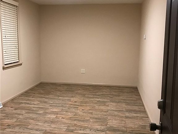 2nd image of 1520 1/2 4th Ave