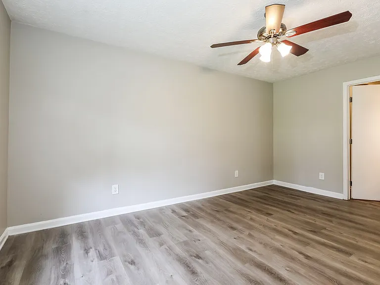 527 Brookfield Way — Photo 8