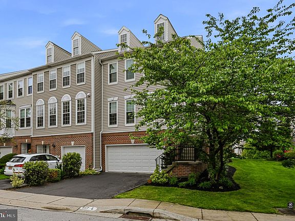 3rd image of 517 E Boxborough Dr