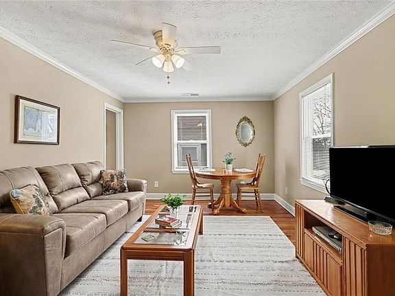 2nd image of 762 Livingstone Pl