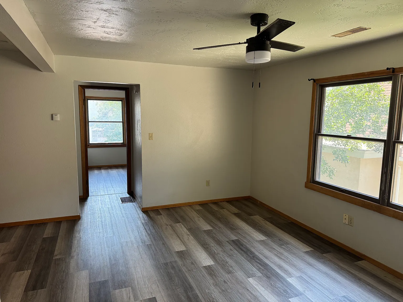 2 bed, 650 sqft, $1,000 — Photo 3