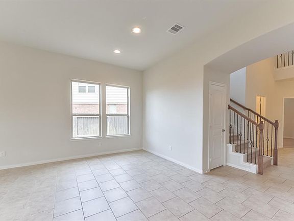5th image of 30224 Creekside Dr