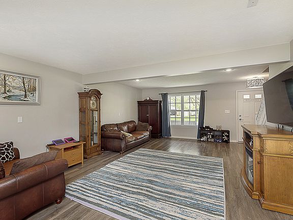 3rd image of 1239 Highland Lake Way