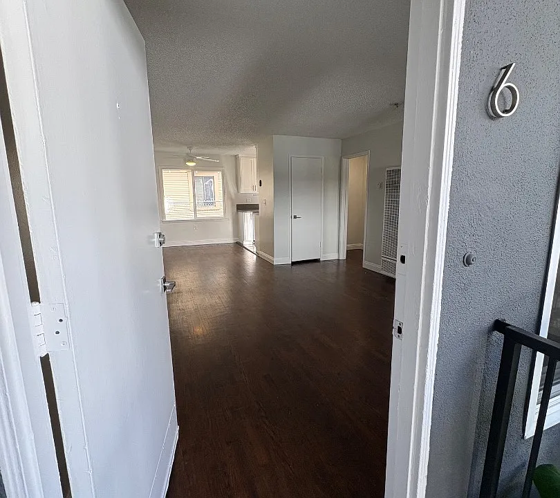 1260 E 2nd St #6
