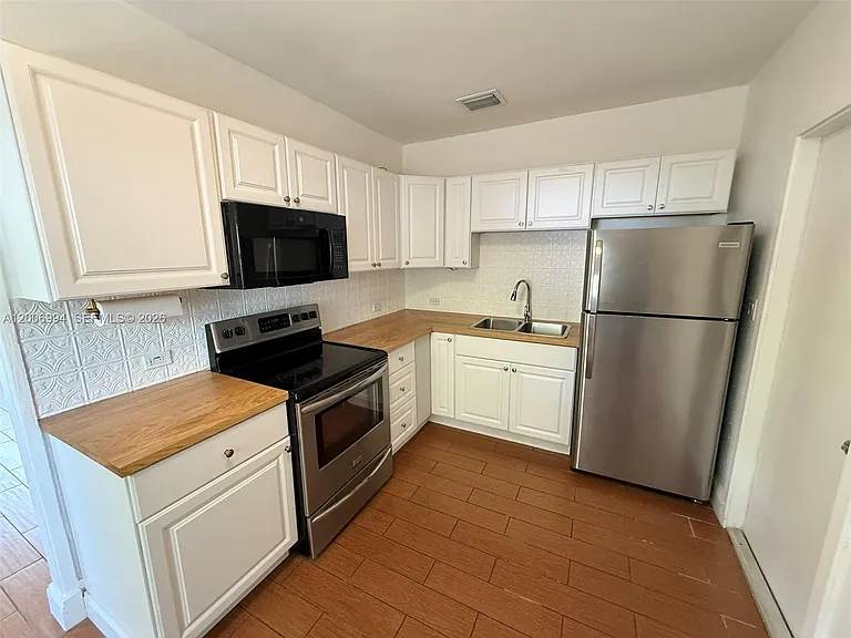 294 NE 57th St #2 — Photo 20