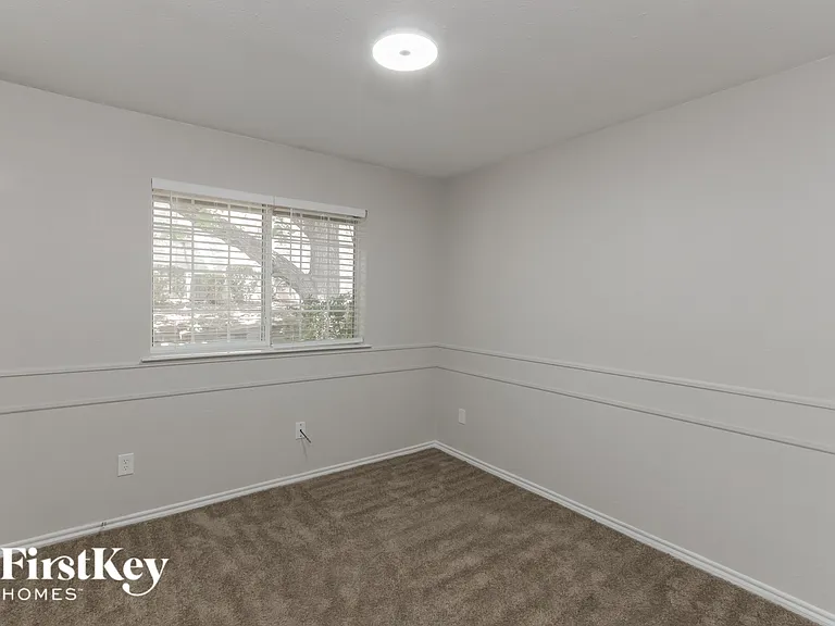 542 Renee Ln — Photo 12