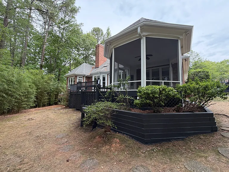 205 Tynemouth Dr — Photo 6