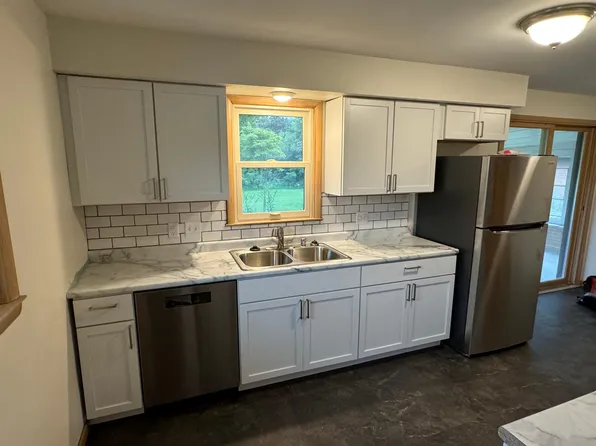 S68W12631 Woods Rd, Muskego, WI 53150