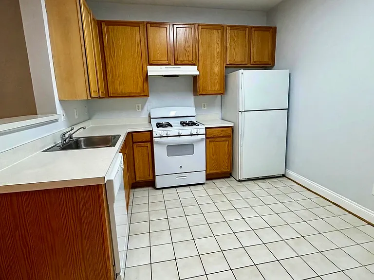 2749 Middle Neck Rd — Photo 3